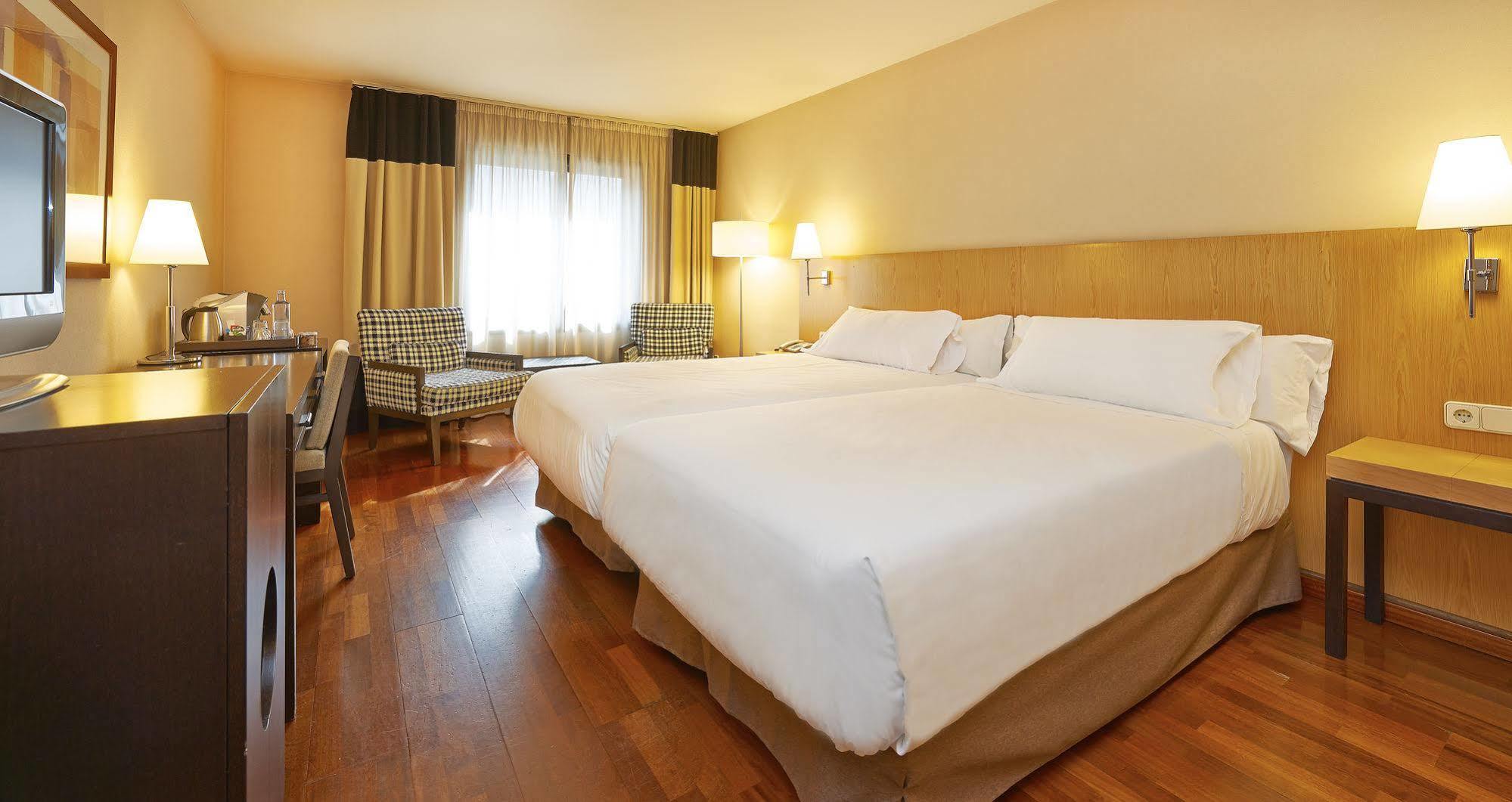 Nh Lleida Pirineos Hotel Exterior photo